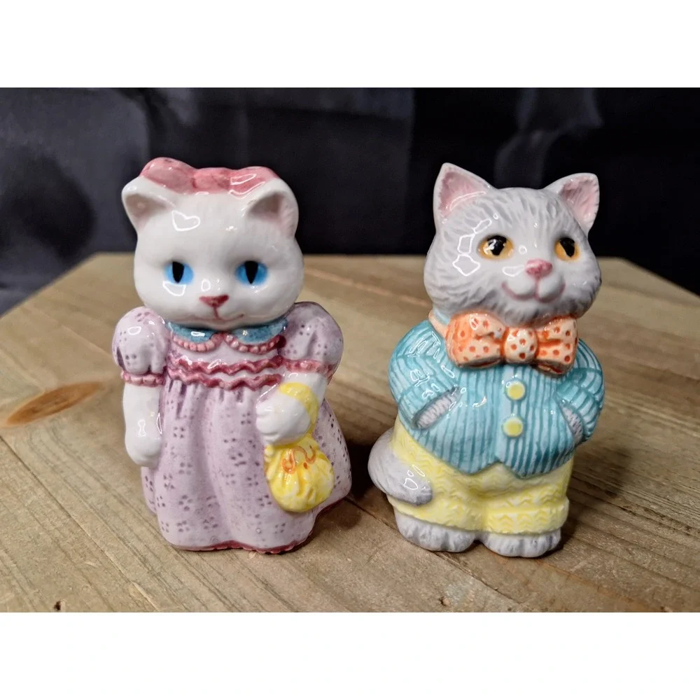 Vintage 1992 Avon Mr & Mrs Kitty Anthropomorphic ceramic Salt & Pepper Shakers